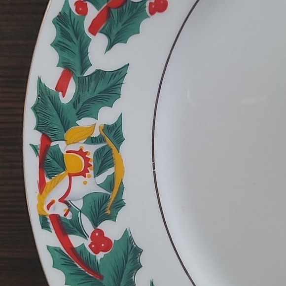 ROYAL MAJESTIC FINE CHINA 'CHRISTMAS EVE' PLATES SET OF 4 - Picture 7 of 15